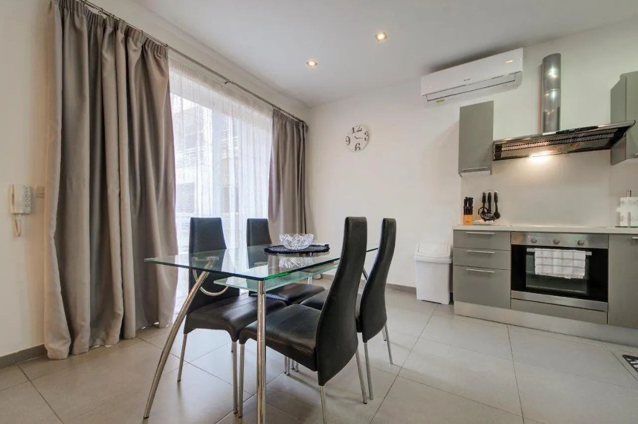 Sliema 2 Bedroom Close To Seafront 0*,  Malta