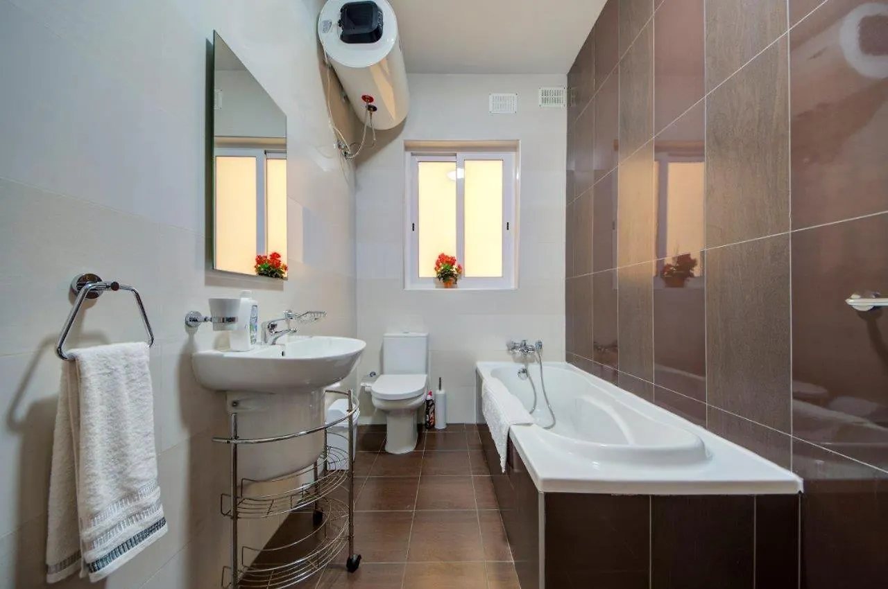 Sliema 2 Bedroom Close To Seafront 0*,