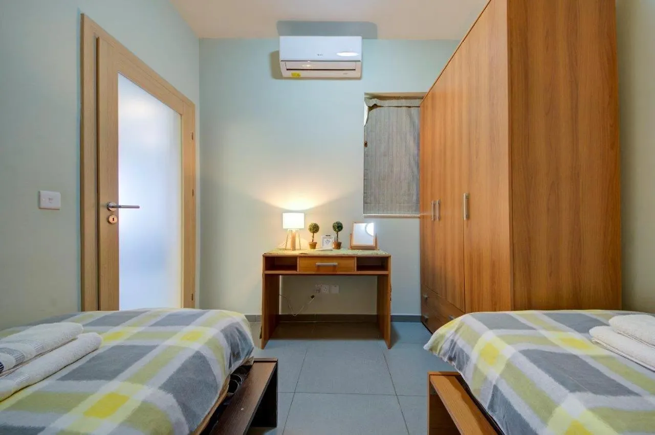 Sliema 2 Bedroom Close To Seafront Apartment
